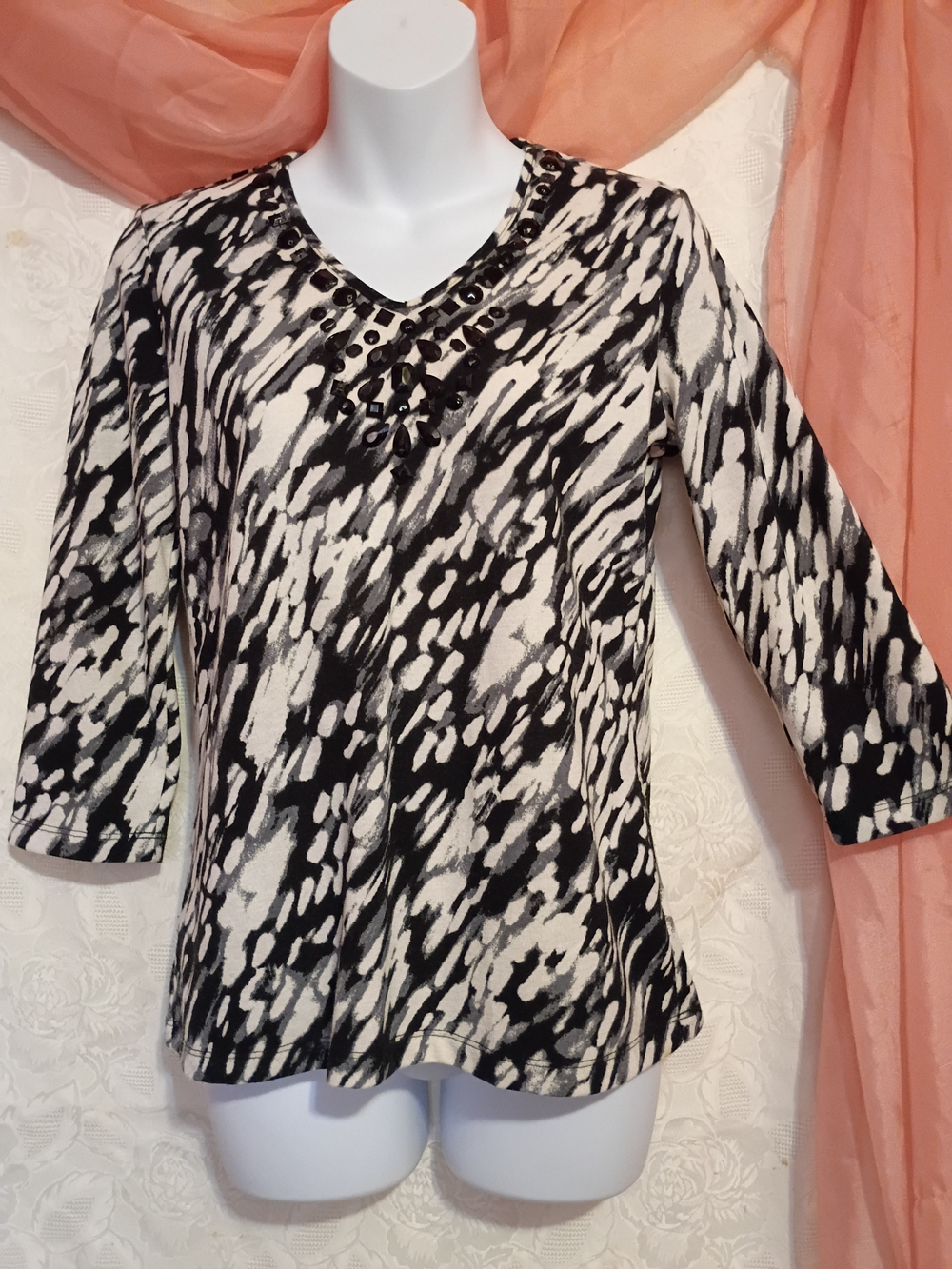 JM Collection Ladies Black and White V-Neck Embellished Print Blouse Sz 6P